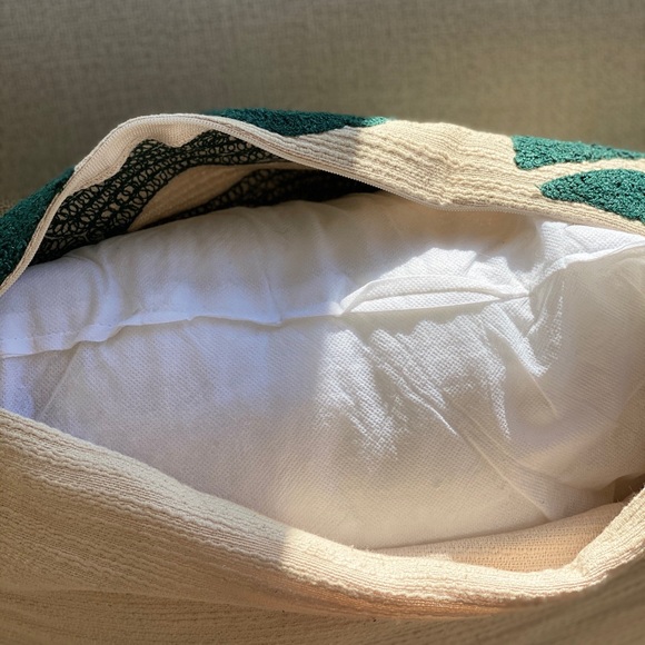 UO Home monstera pillows - Picture 4 of 5